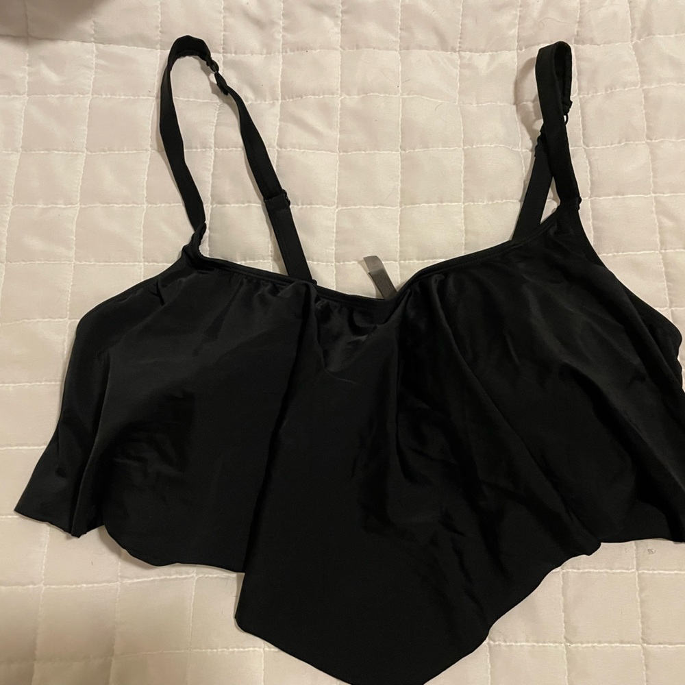 NWT Torrid Wireless V Flounce Black Bikini Top